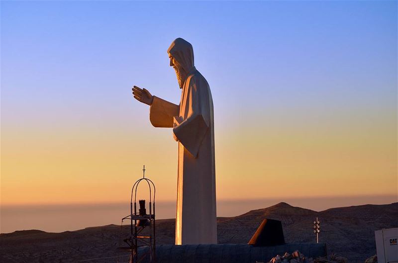 📿🌄❤ have a blessed day y'all  MarCharbel....... statue  sunset ... (Faraya, Mont-Liban, Lebanon)