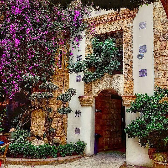 Have a colourful Sunday igers💛🌲 beirut  lebanon  livelovebeirut... (Beirut, Lebanon)