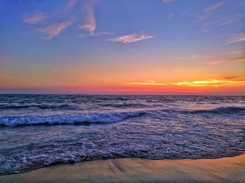 Have a great weekend  lebanon 💛🌅❤️ thanks @hilal.sfr_photos for sharing � (Corniche El Mina Tripoli)