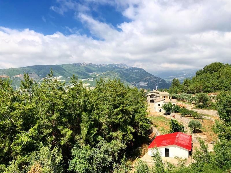 Have a nice Sunday!!  snapshot••• lebanon  lebanonspotlights ... (Zibdin, Mont-Liban, Lebanon)