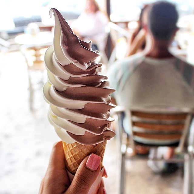 Have you had your daily dose of Ice cream? 🍦🎈 I think this is my favourite thing about summer! 😍 // @cen03fit