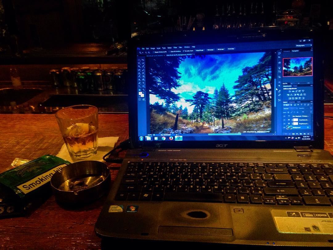 Having a drink and editing pics... Cheers!  drink  jackdaniels  editing ... (Tonic Café Bar)