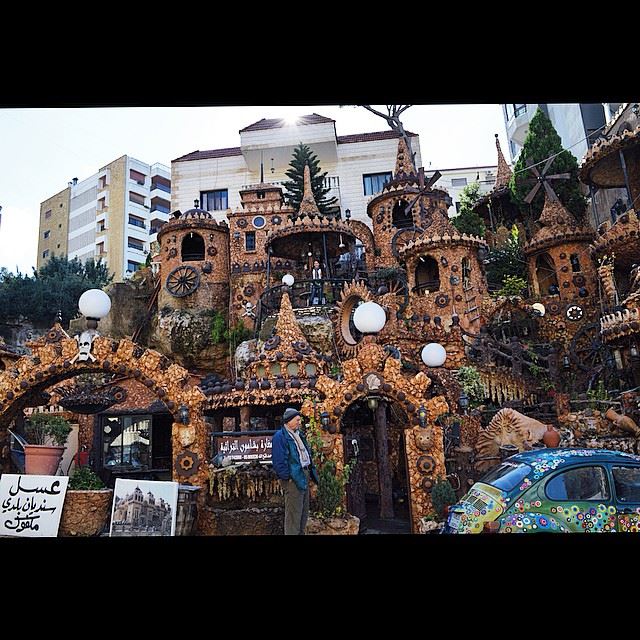 Having coffee n this  cute  artificial grotto in  bchamoun  onlyinlebanon ...