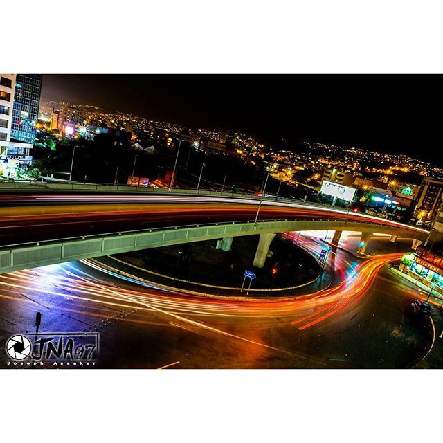 Having fun with the light trails✨🚗