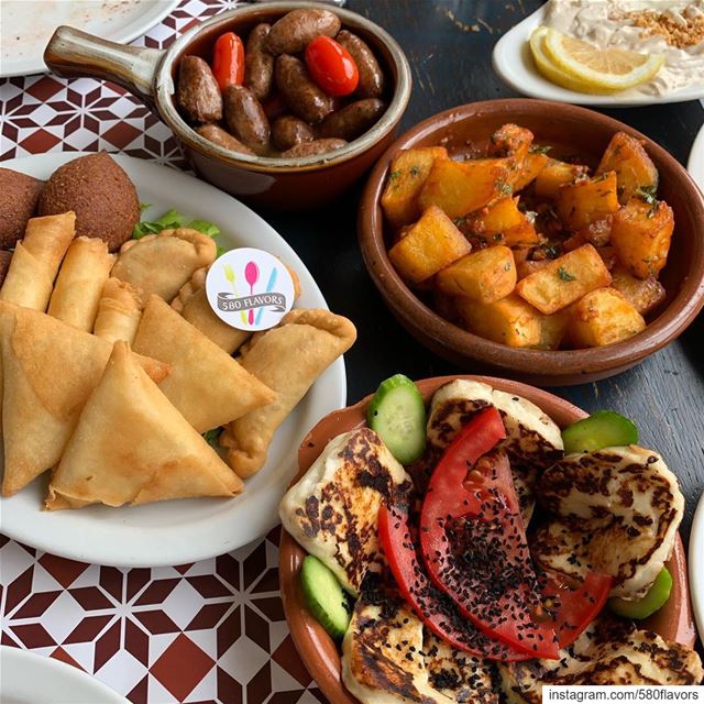 Having this tasty spread at @kanaterannaya 😍😍  annaya ... 580flavors ... (Annâya, Mont-Liban, Lebanon)