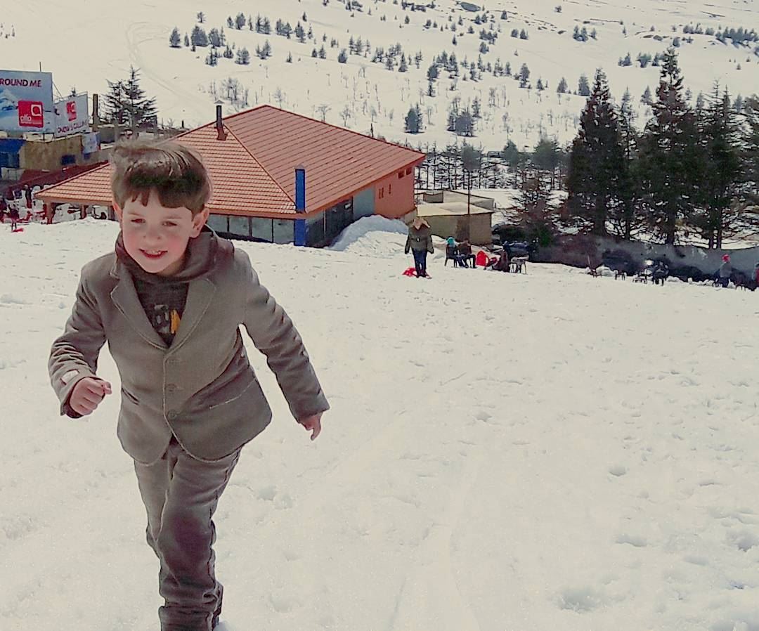 He seriously loves snow ❄❄❄  Bro  Bromance  Little  Brother  Boy  Cute ... (Téléskis des Cèdres - Cedars Ski Resort - Arz)