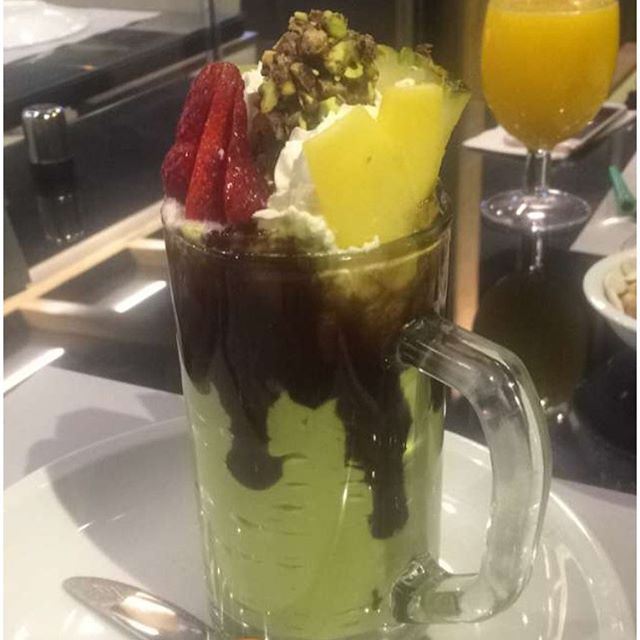 He should do more than just promise, he should deliver fresh fruit cocktail to my work 😜😜😜 Photo capture via @maarrawitina  (Chez Sami)