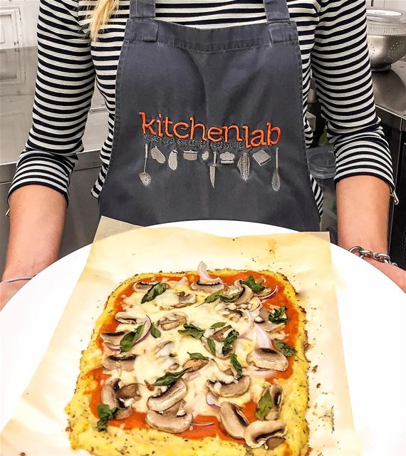 Healthy and gluten-free cooking @kitchenlab.lb 👩🏼‍🍳 cauliflower dough... (Kitchen-LAB)