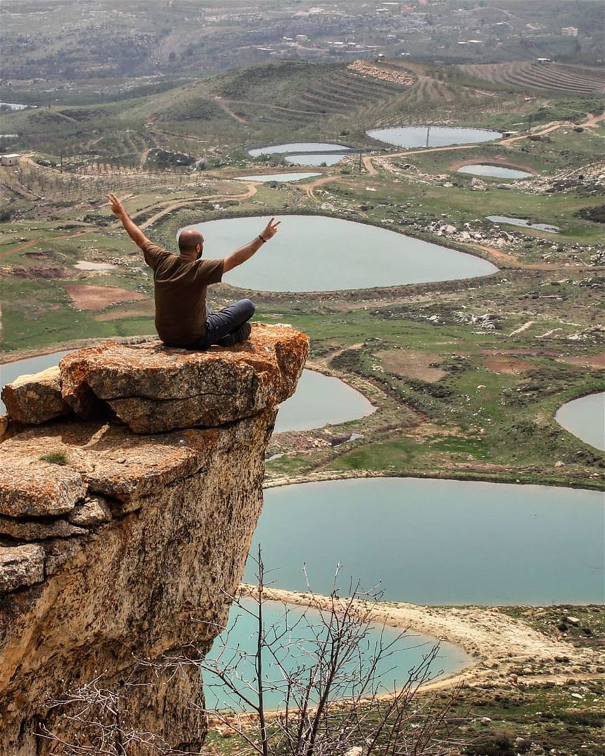 Heights of greatness 🤙.. climbing  hiking  lake  cliff  nature  canon ... (Jord el Aaqoûra)