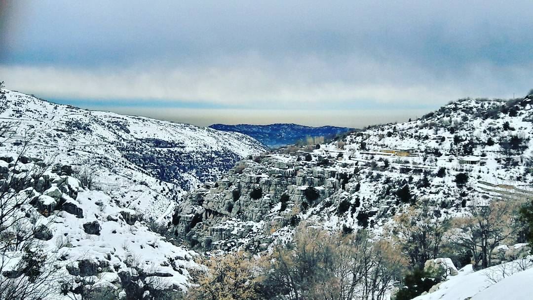 Hello from the high Lebanese mountains ❄❄❄  Baskinta  Lebanon  Lebanese  ... (Baskinta, Lebanon)