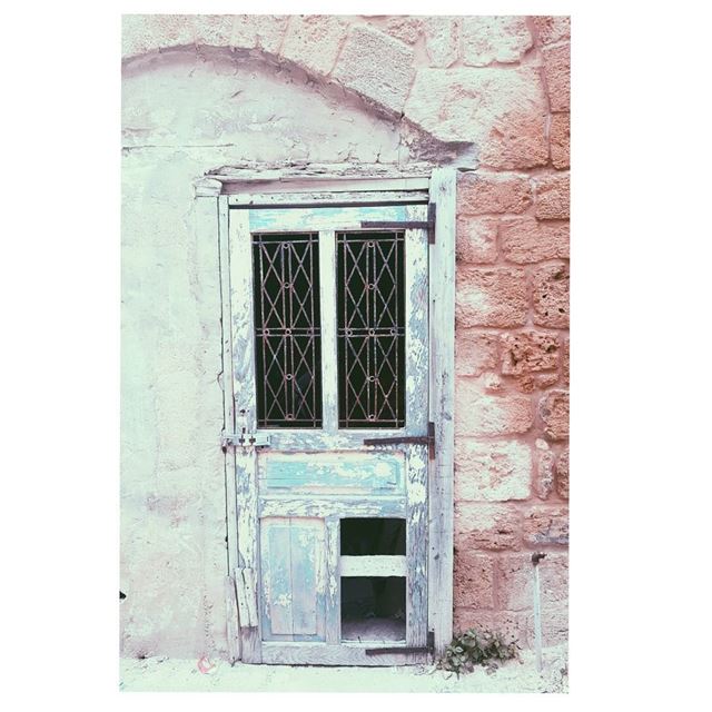 Hello!Is there anybody in there?🎶--- TakeMeTo  Batroun  Lebanon door... (Batroûn)