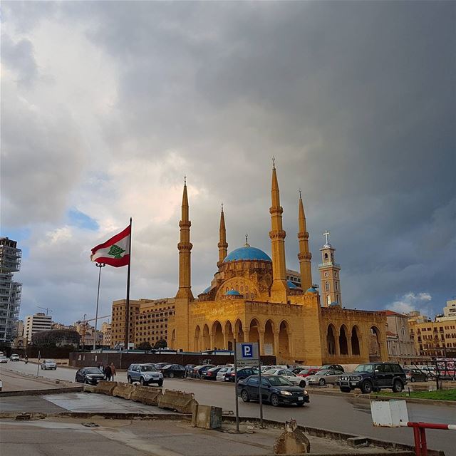 Hello moody morning❤❤❤ goodmorning  mosque  lebaneseflag  lebanonshots ... (Downtown Beirut , Lebanon)