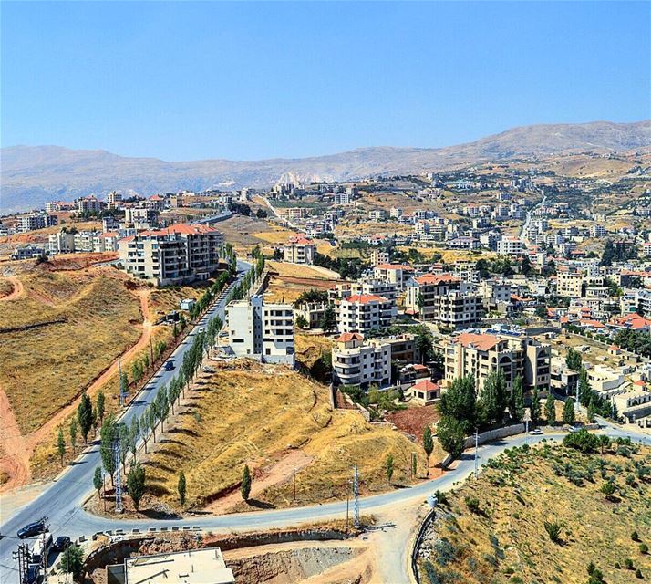 Hello zahle❤ houses  village  lebanonshots  road  mountains ... (Zahlé, Lebanon)