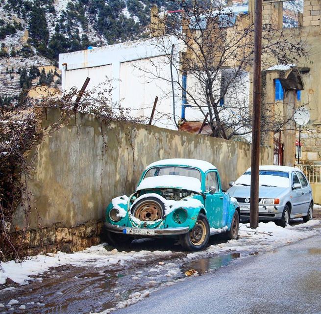 Herbie's frozen! 🚙 car  vintage  old  snow  mountain  authentic  village... (Hadeth El Joubbe, Liban-Nord, Lebanon)