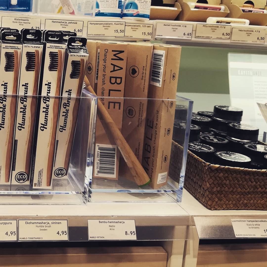 Here's a look at what didn't go into our bag! An eco bamboo toothbrush... (Ruohonjuuri)