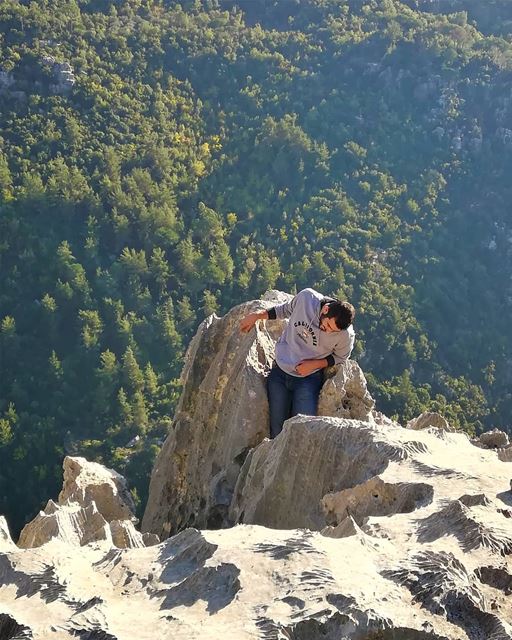 Hey! that's a good camping spot!!I'll just squeeze my self here. ... (Baabdâte, Mont-Liban, Lebanon)