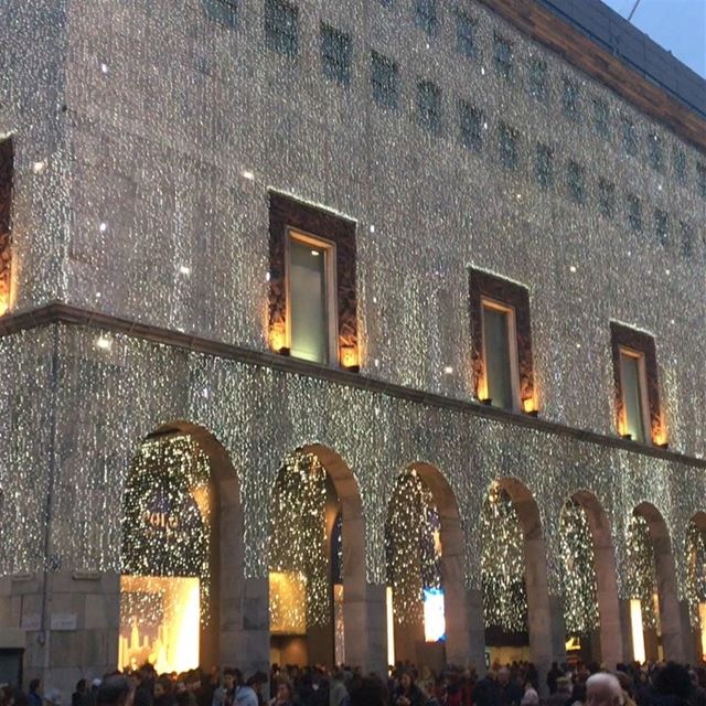 Hi from Duomo Milan ✨DailySketchLook 171 shopping  italian  boutique ... (Duomo di Milano - Duomo Cathedral)