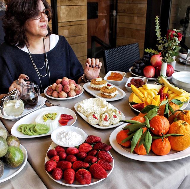 Hi Mama 👑💁🏻 "How we are going to eat all this?!" 🙈  Lebanoneats ...... (Al Halabi Restaurant)