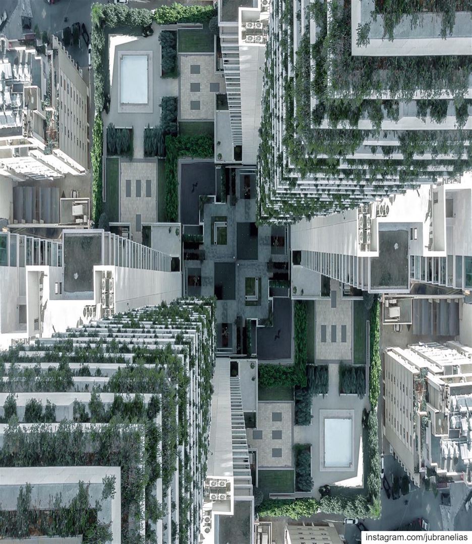 high rise •  ǝsᴉɹ ɥƃᴉɥP.S: How many rectangles can you spot? (Beirut, Lebanon)