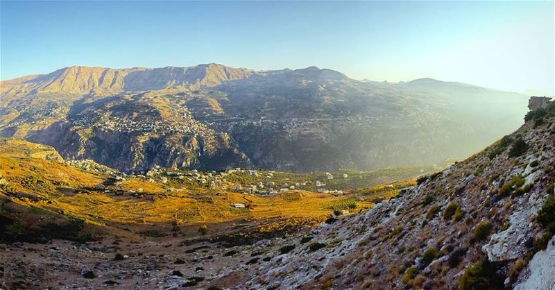  higherplace  topoftheworld  livelovelebanon  hadchit  clearsky  sky ... (Hadchît, Liban-Nord, Lebanon)