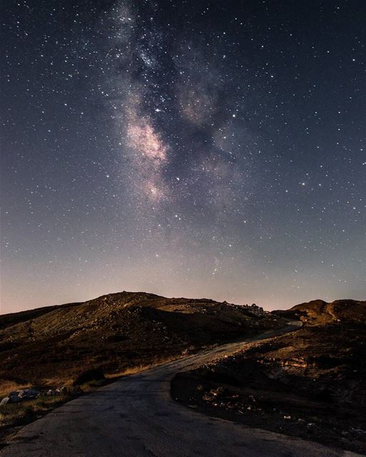 Highway to heaven🌌🌌.... night nightphotography photography nikon... (Jord Sannîne)