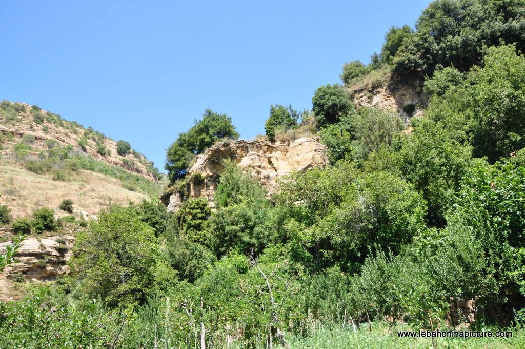 Hiking in Akoura with Promax