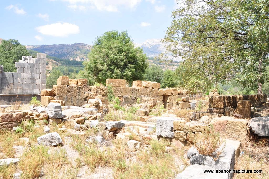 Hiking in Akoura with Promax