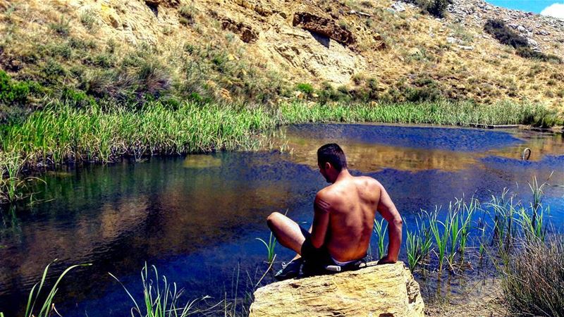  hiking lagoon nature zaarour  livelovezaarour rock relaxing chile... (Zaarour)