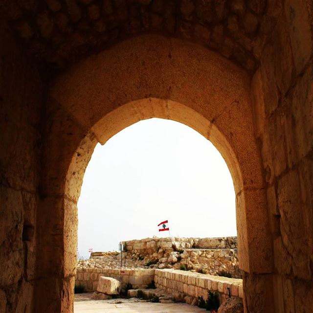  history  castle  jnoubi  instapic  lebanon_hdr  lebanonpassion ... (قلعة الشقيف)