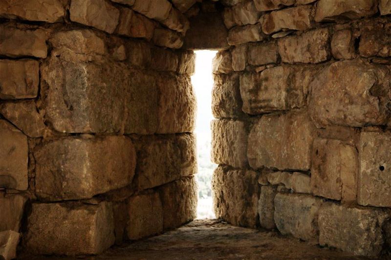 Hold on to that little voice that tells you keep going...something better... (Smar Jubayl, Liban-Nord, Lebanon)