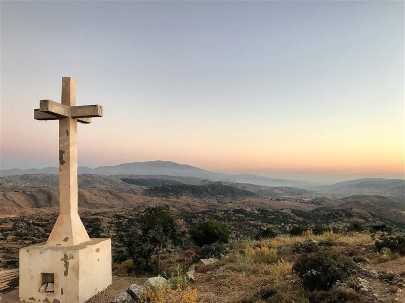 HOME-town 🏡⛰............... discoveringtheworld ... (Aïta El Foukhar, Béqaa, Lebanon)