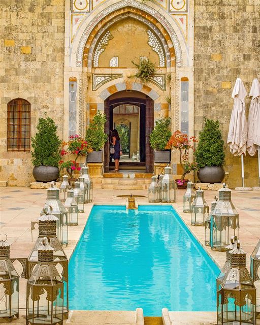 Hora de marcar! Com quem você gostaria de passar uma semana no Líbano e... (Mir Amin Palace Hotel)