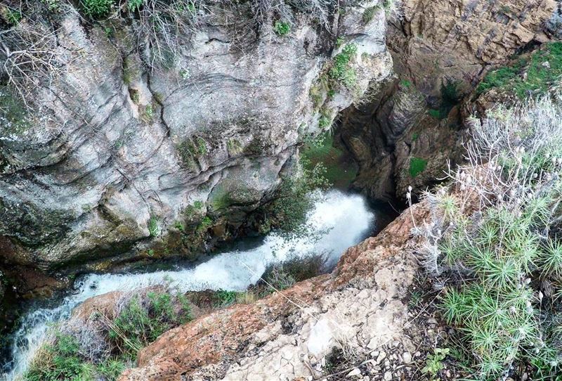 "Houwwet L3adra" from the Top... Amazing  Waterfall in  Bcharre  Arez ... (Arez Bcharre)