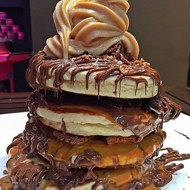 How about a simple stack of pancakes for breakfast? 🙈😍 Credits to @aboudydada7 🍴 (Yeh Frozen Yogurt Cafe Beirut)