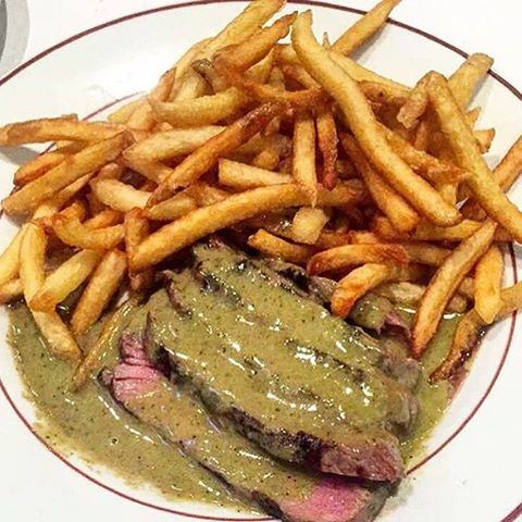 How about a yummy Steak Frites at Entrecôte 😍🍴 The best steak frites in the world!! LebanonEats SteakFrites