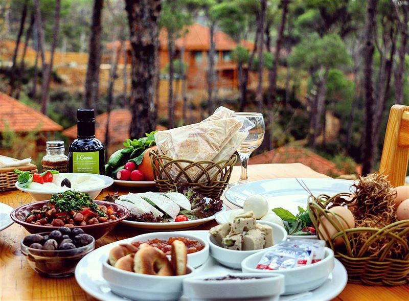 How about starting your day with this delicious Lebanese breakfast? 😋😍🍅�