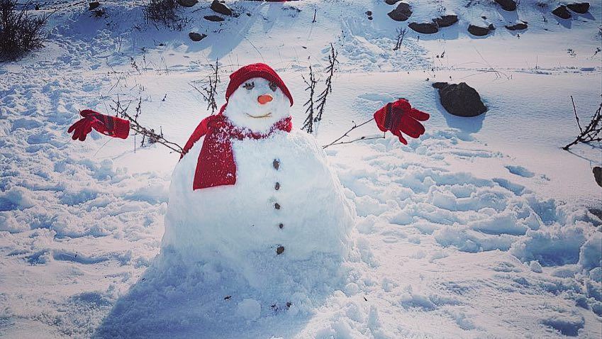 Hug the snowman ⛄️, it’s cold out there ❄️ ❄️  winter2018 @farayalovers @l (Faraya, Mont-Liban, Lebanon)
