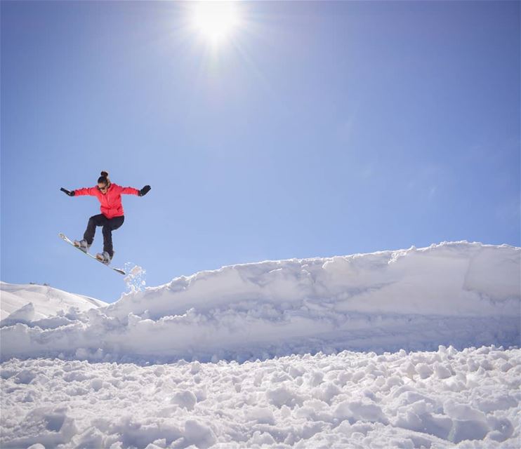 I BET YOU THINK I FELL...🏂🏂... (Faraya, Mont-Liban, Lebanon)