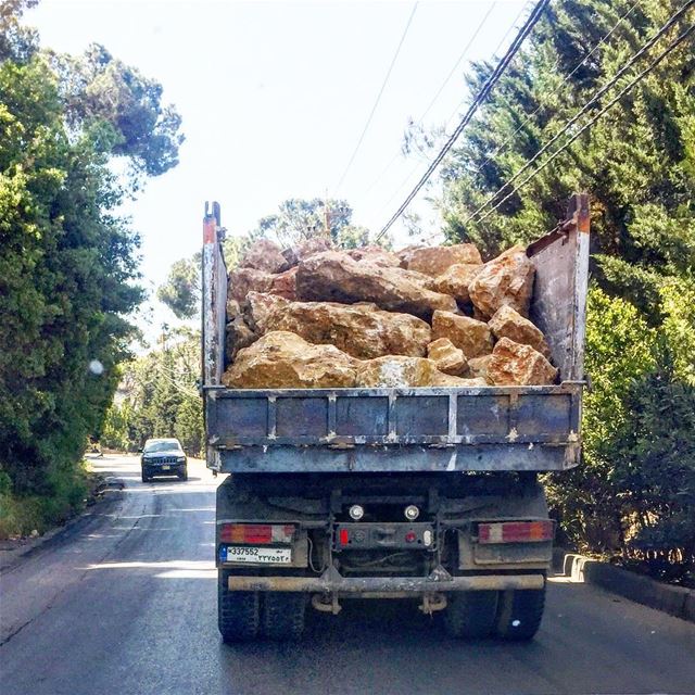 I can move a mountain! 🚚 بس ينزل الجبل يتمشى عالطريق::::::::::::::::::::: (Baabdâte, Mont-Liban, Lebanon)