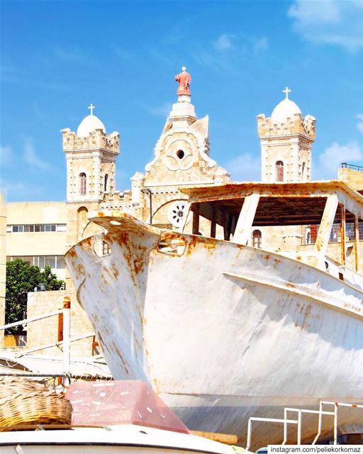 I can't change the direction of the wind, but I can adjust my sails to... (Batroûn)