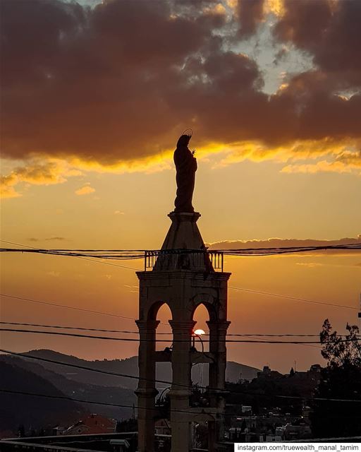 I can't guess what's wrong by being moody,,Isn't a Natural attitude..Or... (Dayr Al Qamar, Mont-Liban, Lebanon)