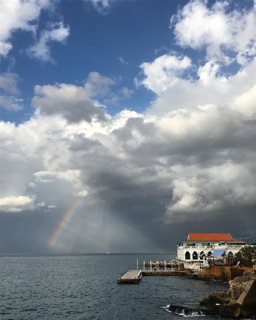 I cant express my Happiness   sea  ocean  walk  sports  beirut  cloud ... (Ain El Mreisse, Beyrouth, Lebanon)