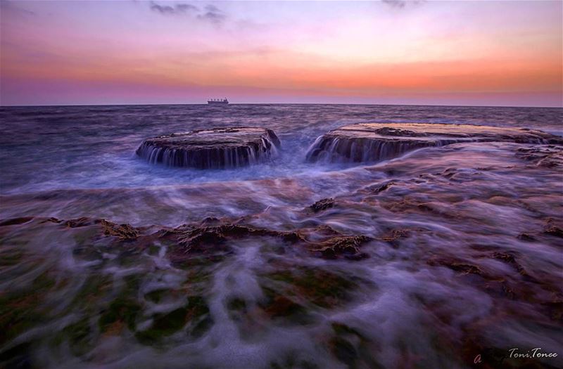 I couldn't ask for more... couple of rocks, perfect waves, beautiful... (Batroûn)