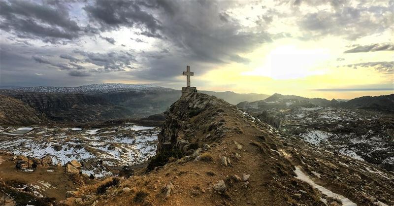 I feel more at home while in the mountains and I don’t want to leave 💪🏻 (El Laqloûq, Mont-Liban, Lebanon)