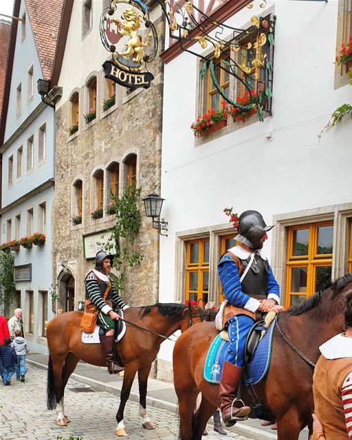 I love all the details everything is perfect in their clothes they really... (Rothenburg.de)