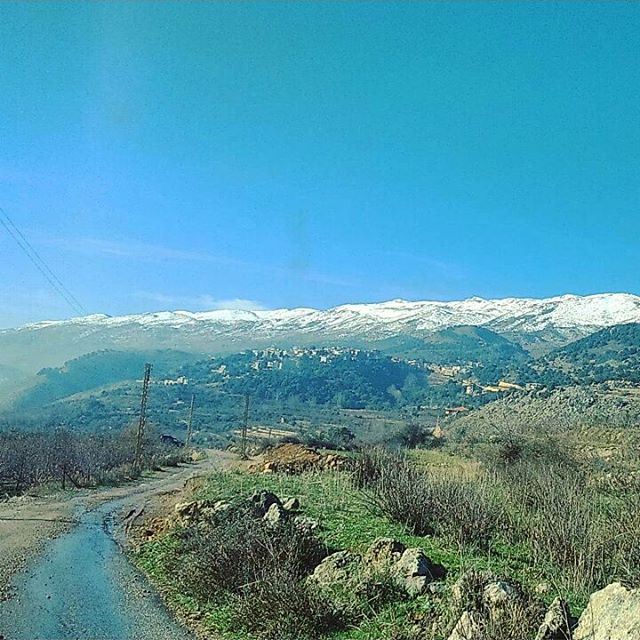 I love enjoying the sun💙when January is here sunnyday bluesky... (Aïn Zebdé, Béqaa, Lebanon)