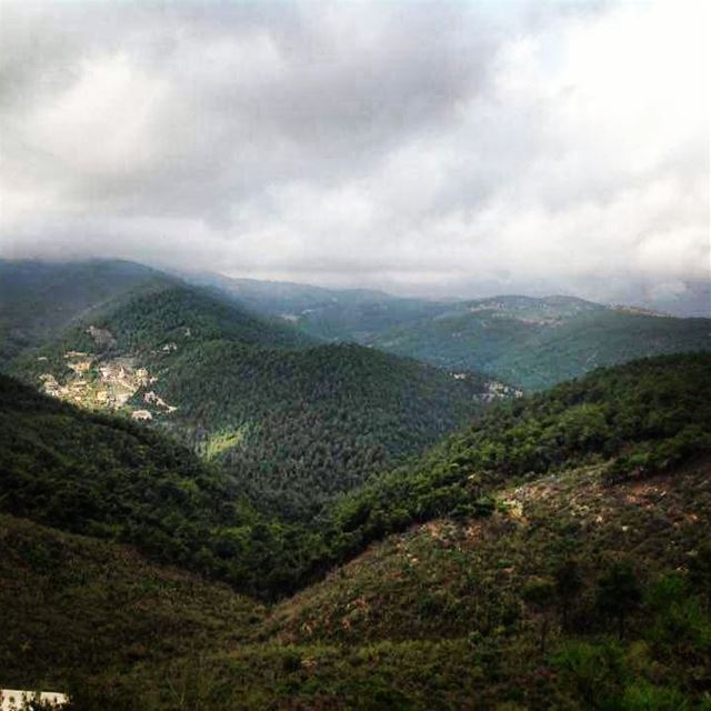 I love to reconnect my soul to nature⛰⛰⛰A village laying down alone... (Andaket عندقت)