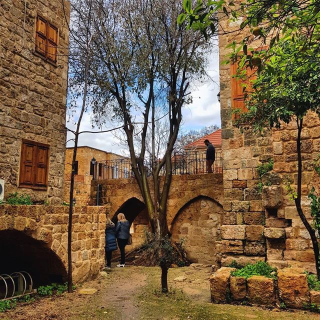 I'm pleasantly surprised to see the art of the lebanese architecture...