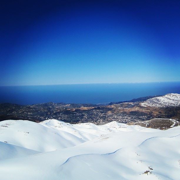 I miss winter 💚🎿 snow, land and the sea ...