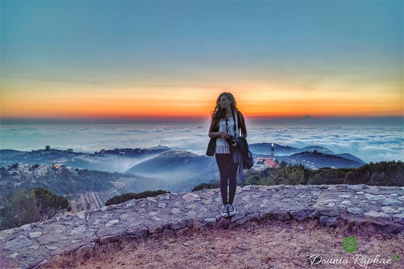 I never met a sunset I didn't like 🍃..Credit to @dianamaksoud ..... (Annâya, Mont-Liban, Lebanon)